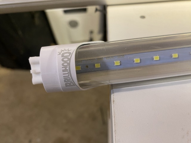 Brillihood T8 LED tube light - photo 3