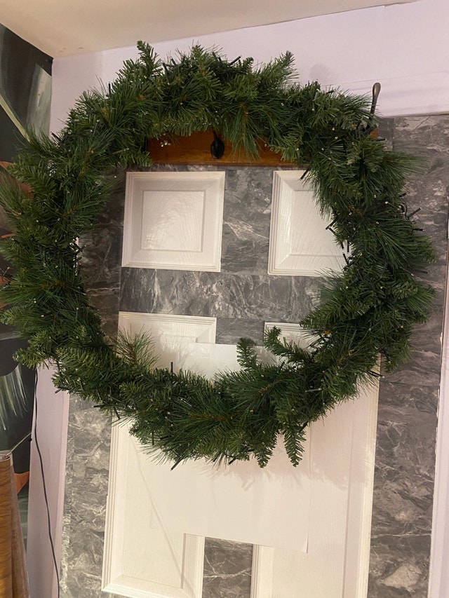 30” pre-lit artificial Christmas wreath - photo 2