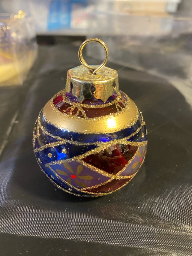 Set of 24 Seamless Glass Christmas Tree Ornaments - photo 5
