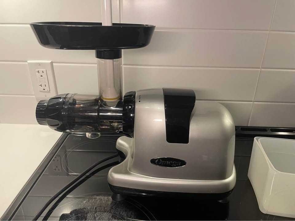 Omega Masticating Juicer – Cold Press | Excellent Condition - photo 2