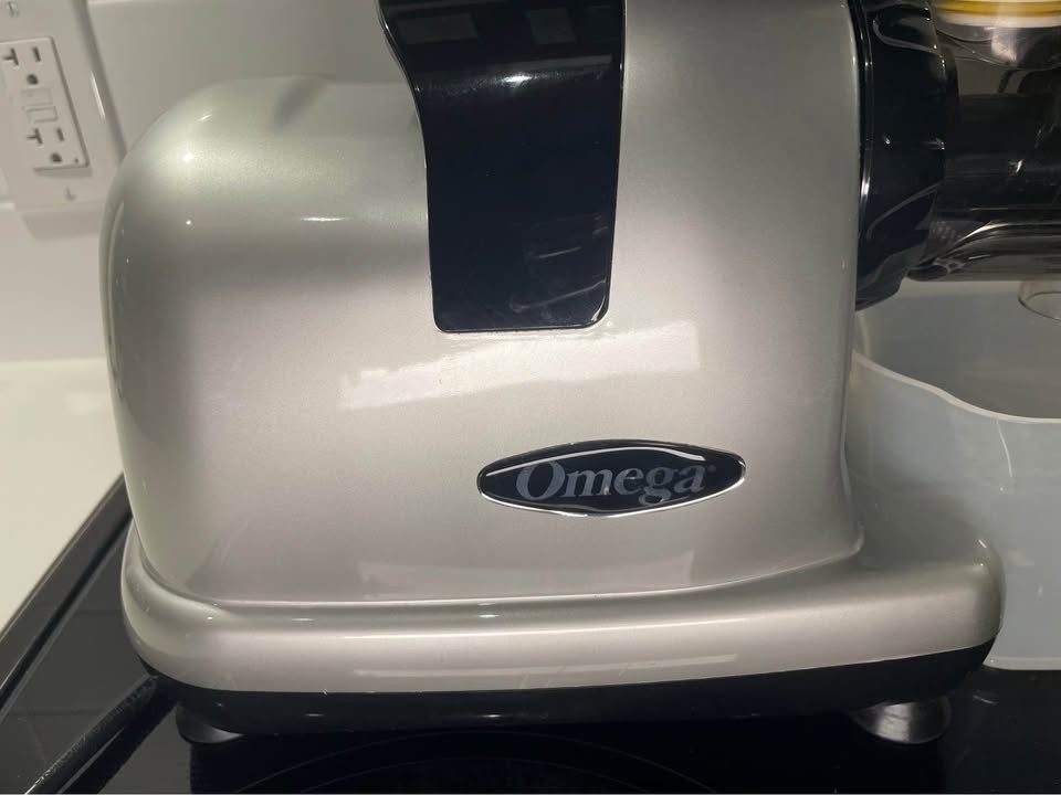 Omega Masticating Juicer – Cold Press | Excellent Condition - photo 3