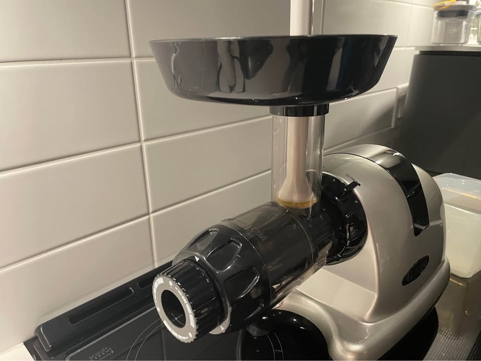 Omega Masticating Juicer – Cold Press | Excellent Condition - photo 5