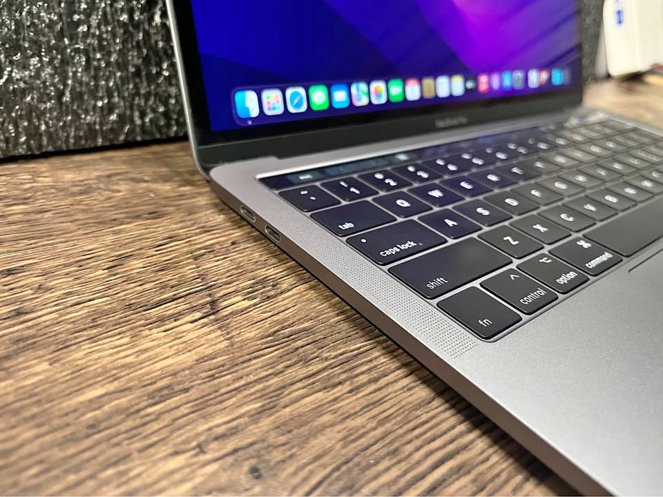 3.3Ghz i7 16GB 512SD - MacBook Pro 13” Touchbar