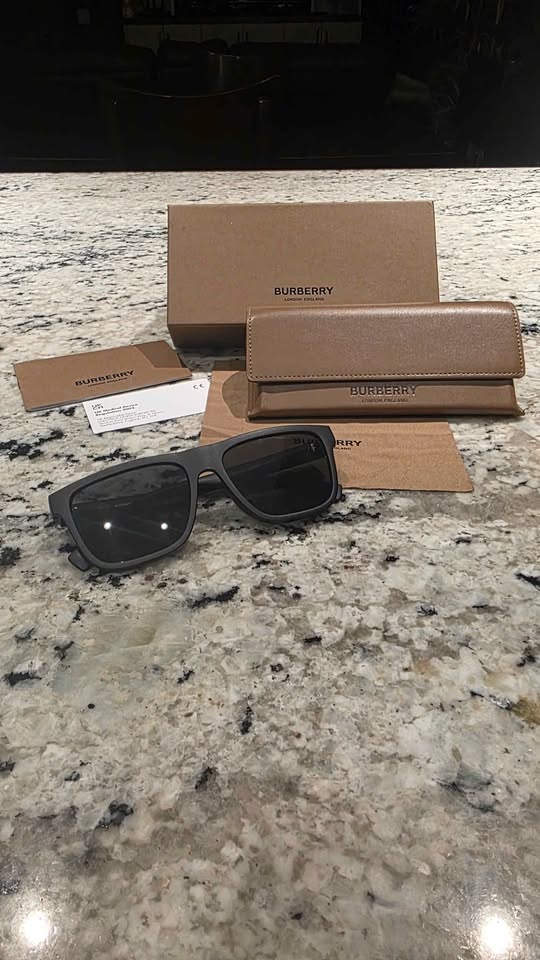 Burberry Sunglasses - photo 2