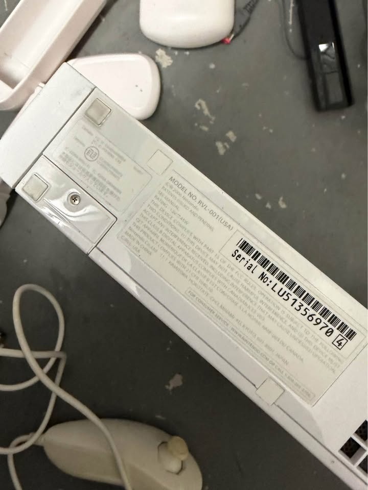 Nintendo Wii Console Bundle – White (RVL-001) - photo 2