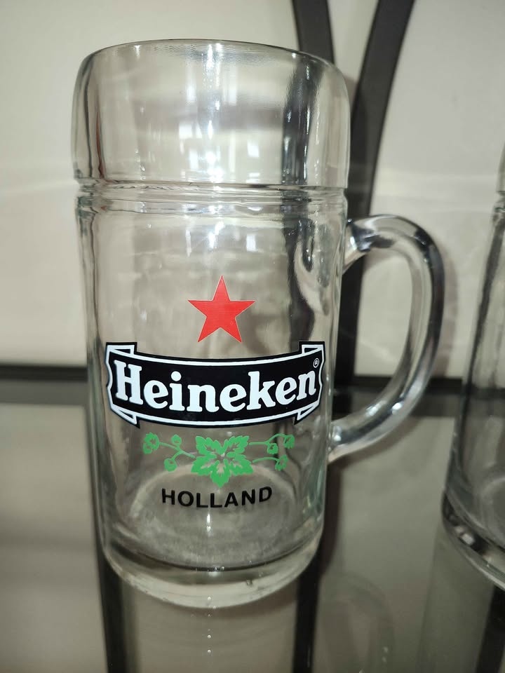 Vintage Heineken and Vintage Budweiser glass beer steins - photo 2