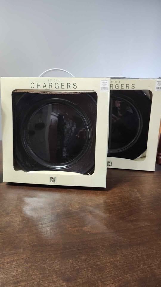 Charger plates by Linens -n- Things - photo 3