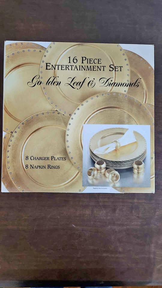 16 Piece Entertainment Set by Centrum