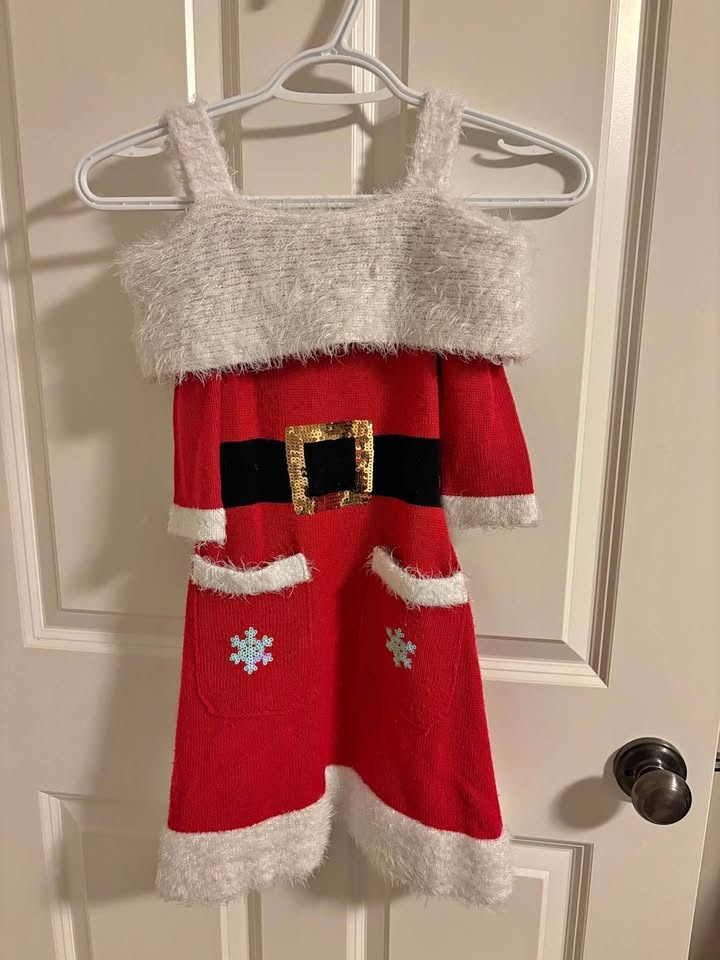 Child size xs (6) Christmas dress