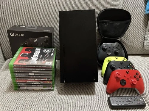Xbox Series X 1TB - 4 Controllers + 10 Games