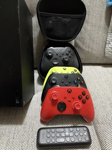 Xbox Series X 1TB - 4 Controllers + 10 Games - photo 3