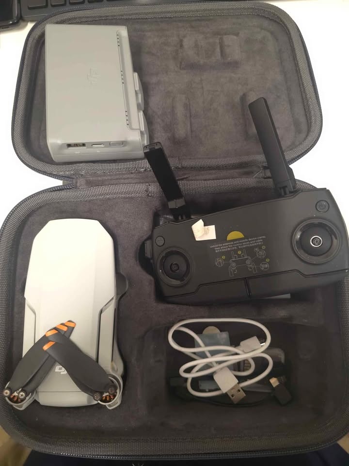 DJI Drone with 2 batteries and a controller - photo 2