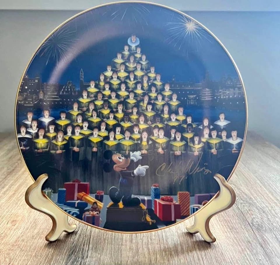 Vintage Disney Workd Collectible Plate Epcot Christmas Holidays