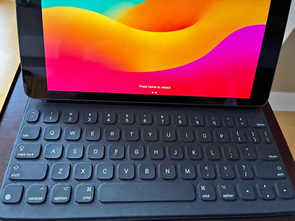Apple Smart Keyboard Folio