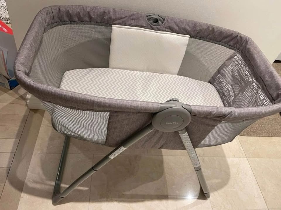 Evenflow bassinet with Bluetooth, whitenoise, thermometer, music - photo 2