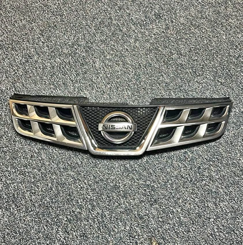 2012 Nissan Rogue Front Grille OEM 62310-1VX5A