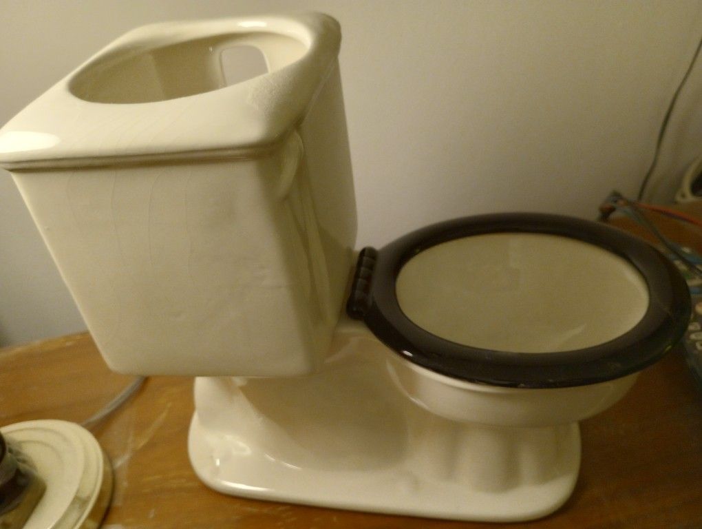 Vintage Novelty Ceramic Toilet Paper Holder! - photo 2