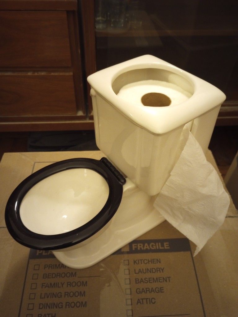 Vintage Novelty Ceramic Toilet Paper Holder! - photo 4