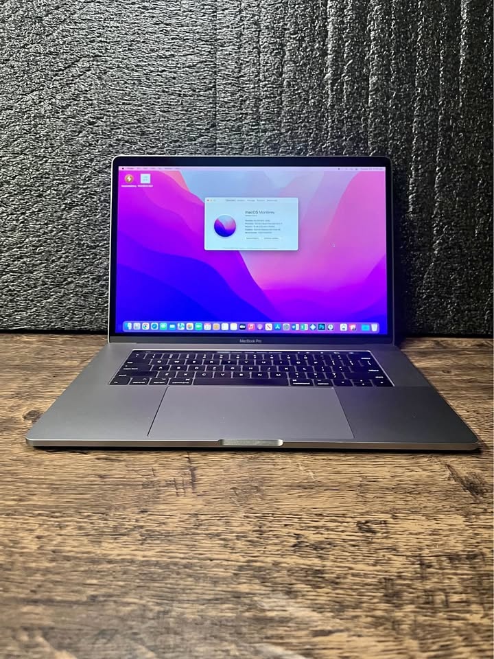 16GB 1TB 120 cycles - MacBook Pro 15” Touchbar