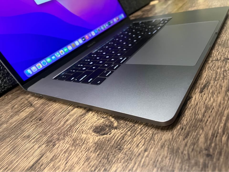16GB 1TB 120 cycles - MacBook Pro 15” Touchbar - photo 2