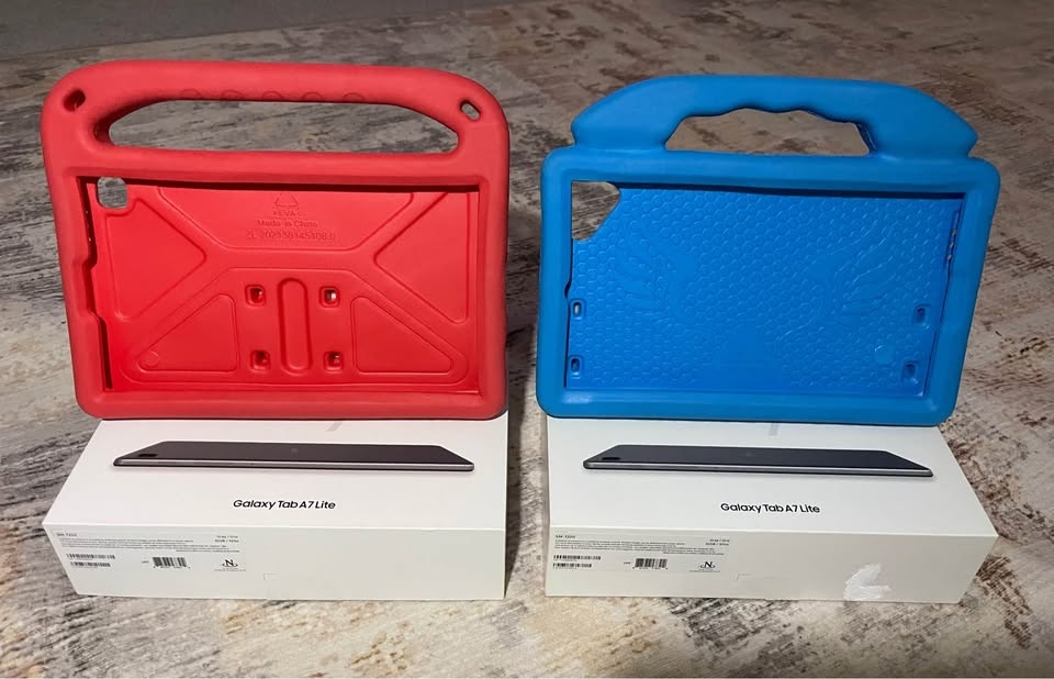 Galaxy Tab A7 Lite with Blue or Red Case - photo 4