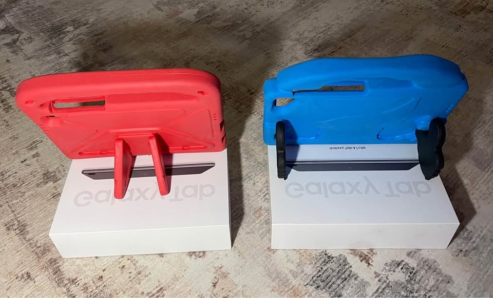 Galaxy Tab A7 Lite with Blue or Red Case - photo 5