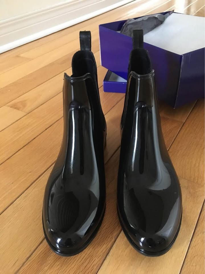 Ladies Black Patent Chelsea Boots Size 8 P/U Markham - photo 3