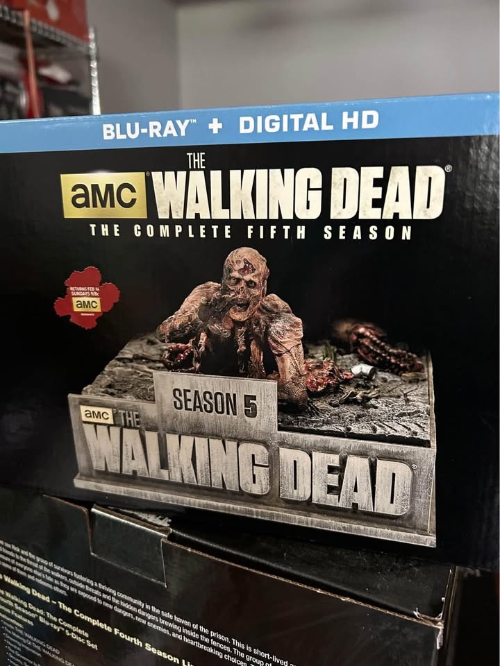Walking Dead Blu-Ray - photo 3