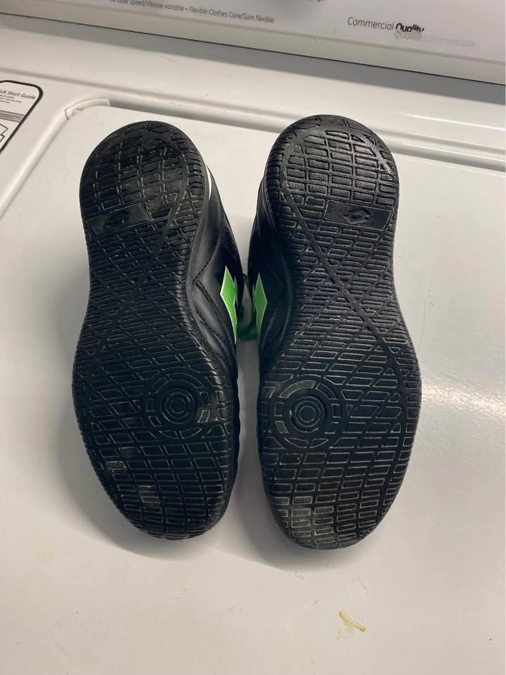 Size 1 - Lotto Indoor Soccer Shoes - photo 3