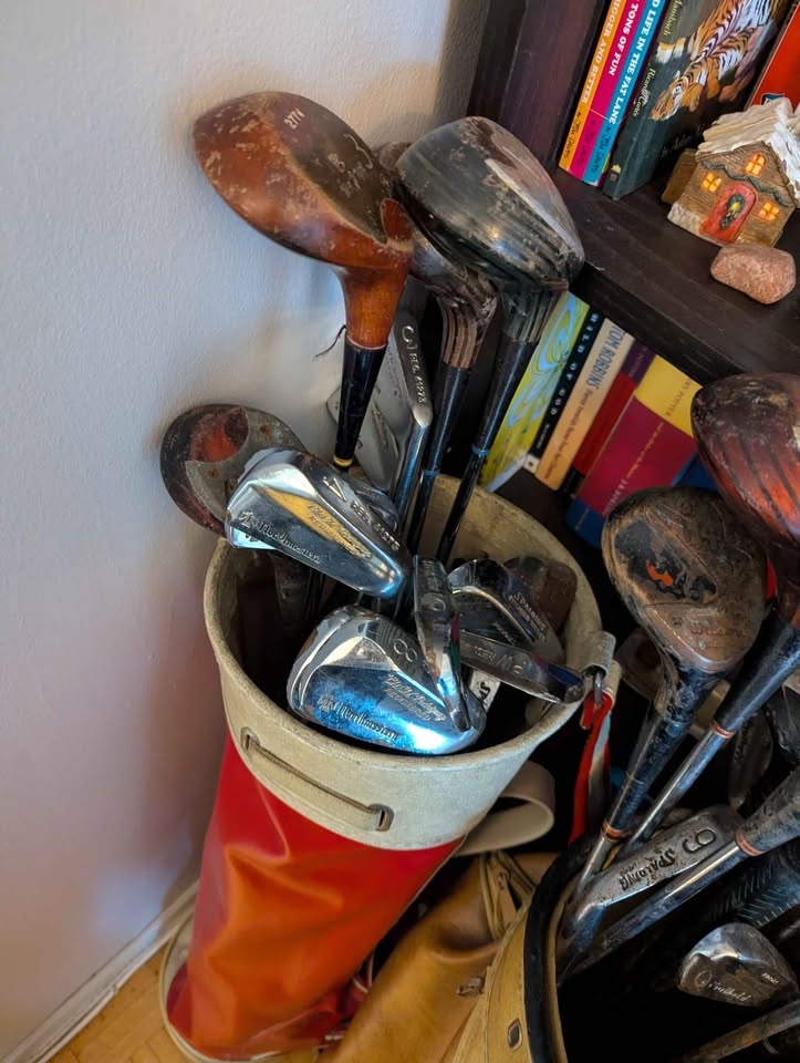 NEED GONE ASAP! 2 Sets of Vintage Golf Bags w/ Clubs and Accs - photo 3