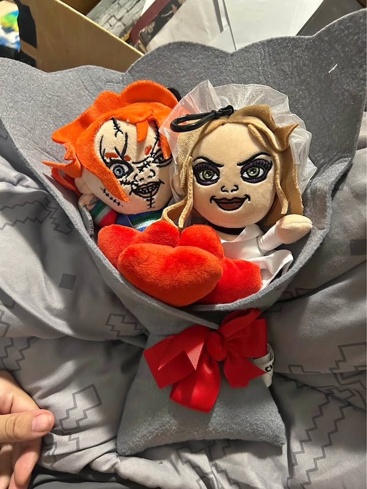 Chucky Tiffany Bouquet (new) no tag
