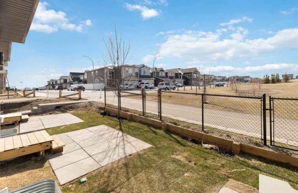 3 Beds 3 Baths - Townhouse - photo 5