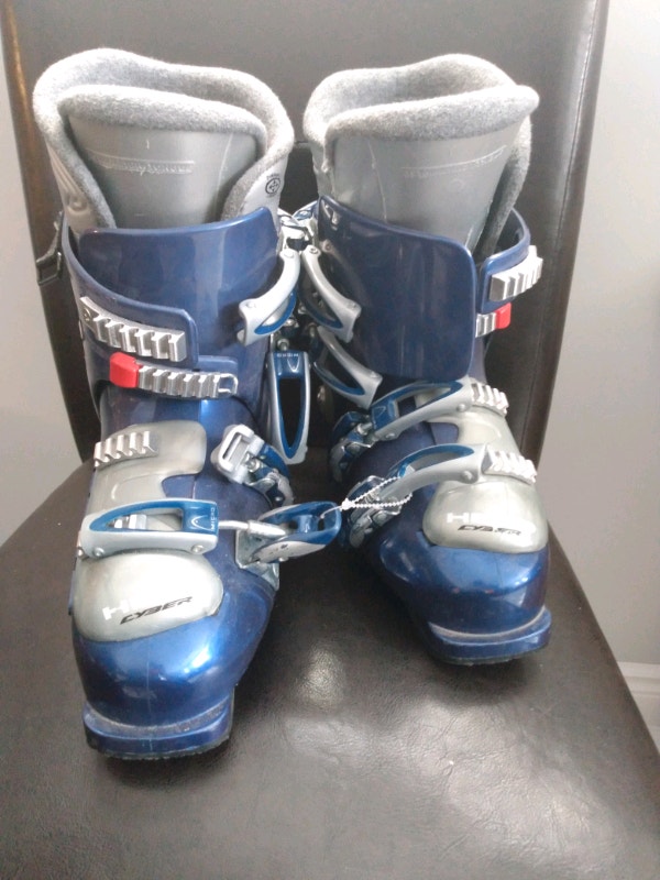 Head Cyber ski boots for kids