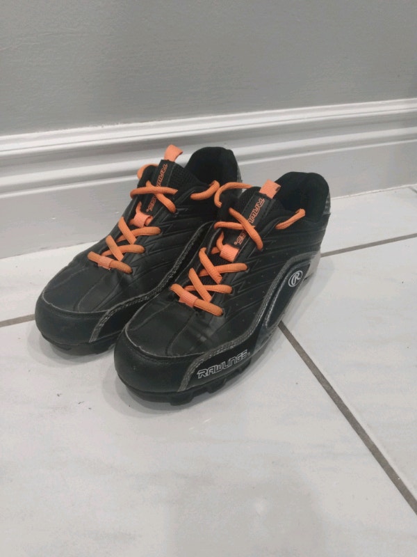 Kids Black baseball cleats