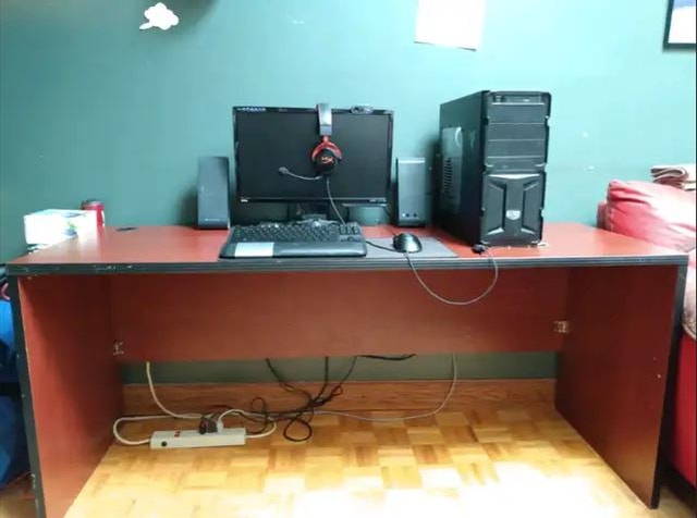 Computer desk