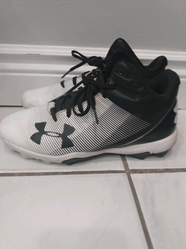 UnderArmour white youth baseball cleats mid - photo 2