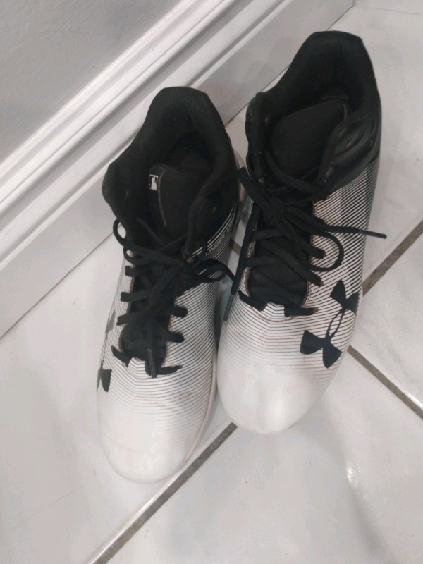UnderArmour white youth baseball cleats mid - photo 5