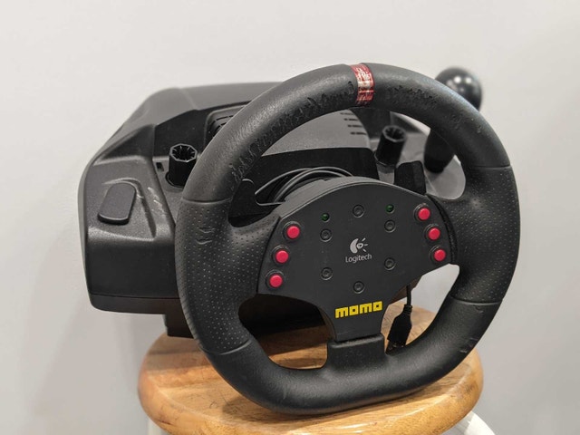 Logitech MOMO Racing Wheel Pedals E-UH9 PC USB