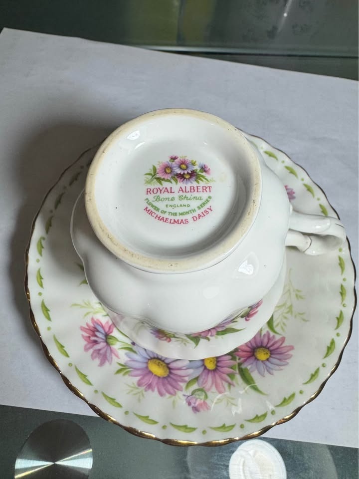 Royal Albert Teacup & Saucer – September - photo 2