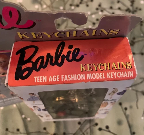 New in box 1995 Vintage Barbie Keychain - photo 2