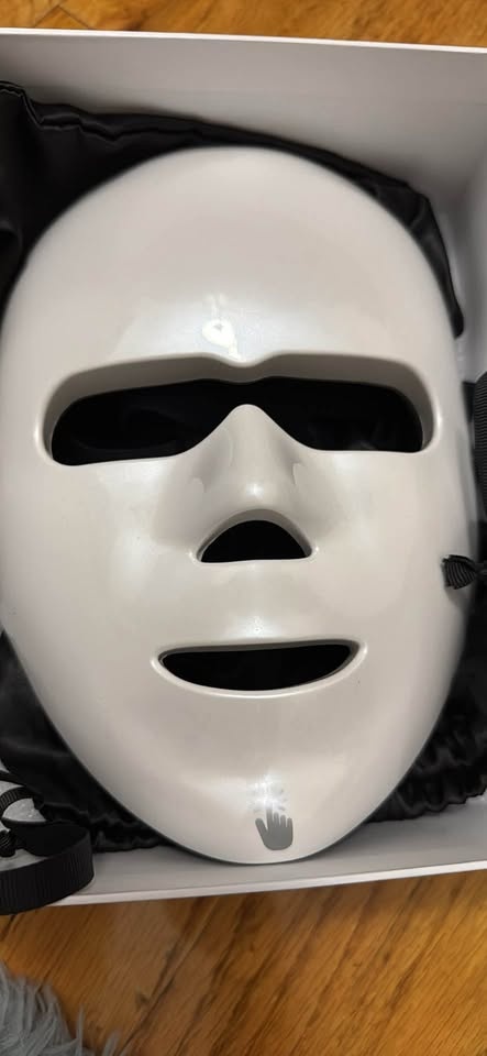 Wireless LED light Therapy Mask - photo 2