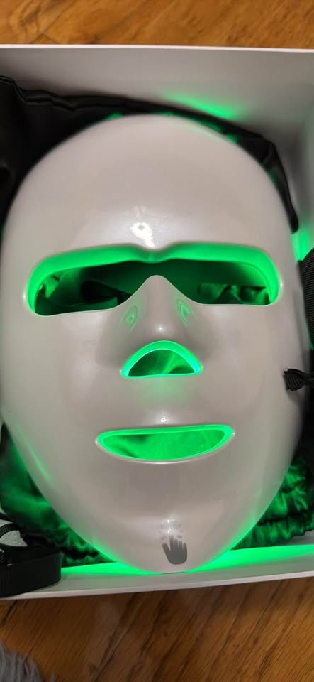 Wireless LED light Therapy Mask - photo 4