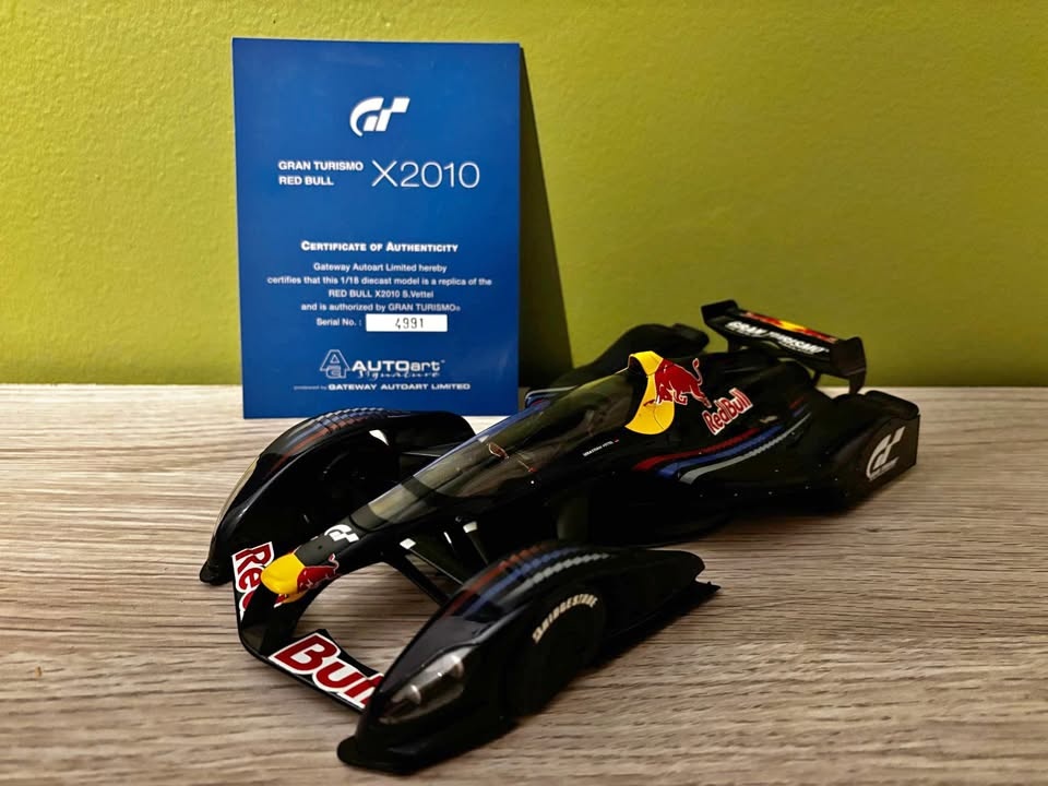 Autoart 1/18 Gran Turismo Red Bull x2010
