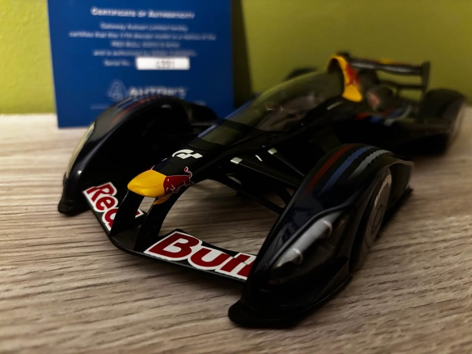 Autoart 1/18 Gran Turismo Red Bull x2010 - photo 2