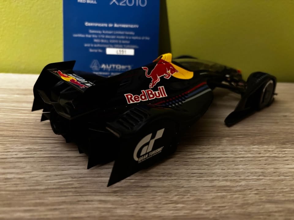 Autoart 1/18 Gran Turismo Red Bull x2010 - photo 4