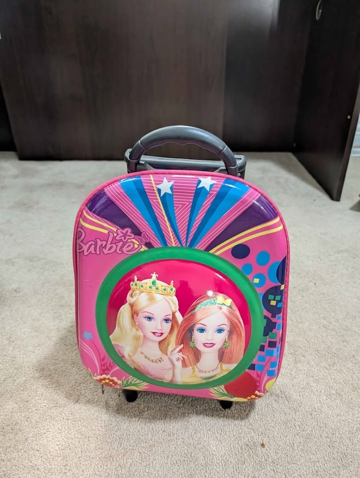 Barbie carry on bag with wheels - photo 2