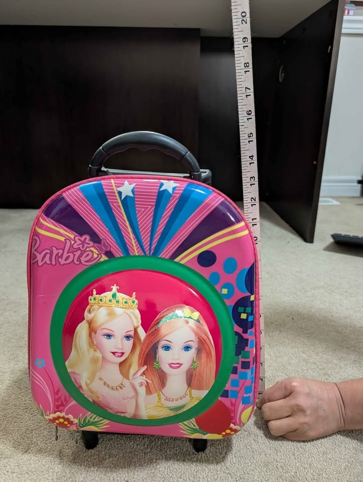 Barbie carry on bag with wheels - photo 3
