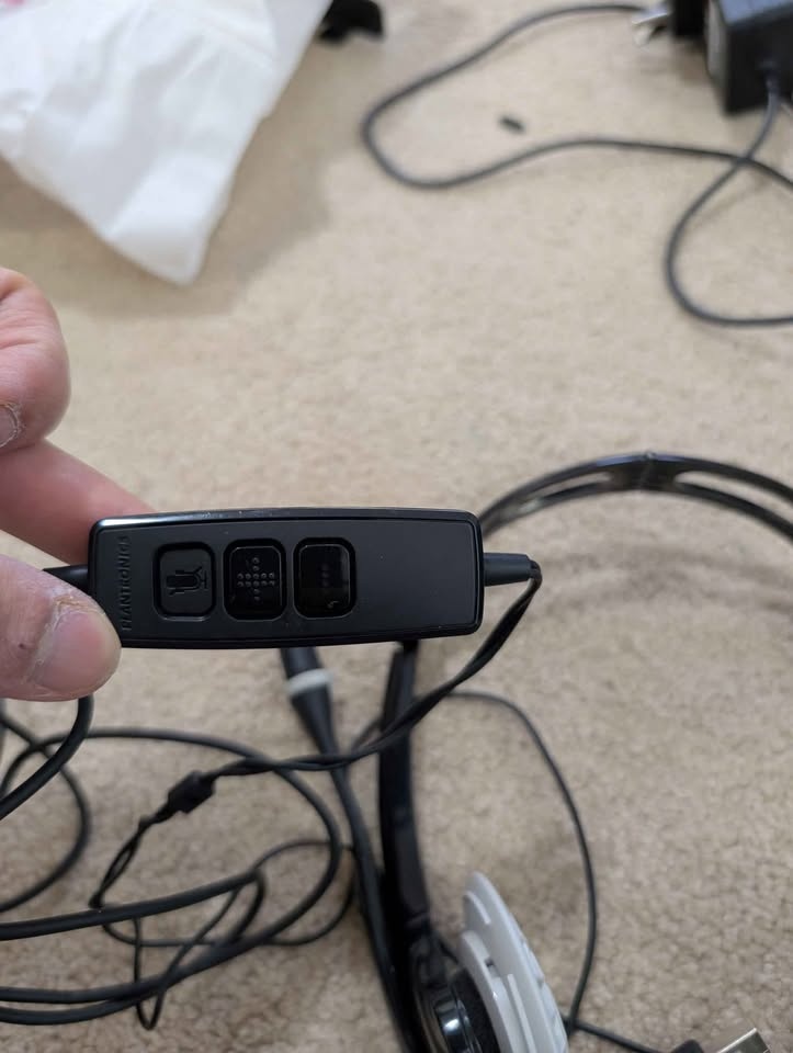 Plantronics Voyager Legend - photo 3