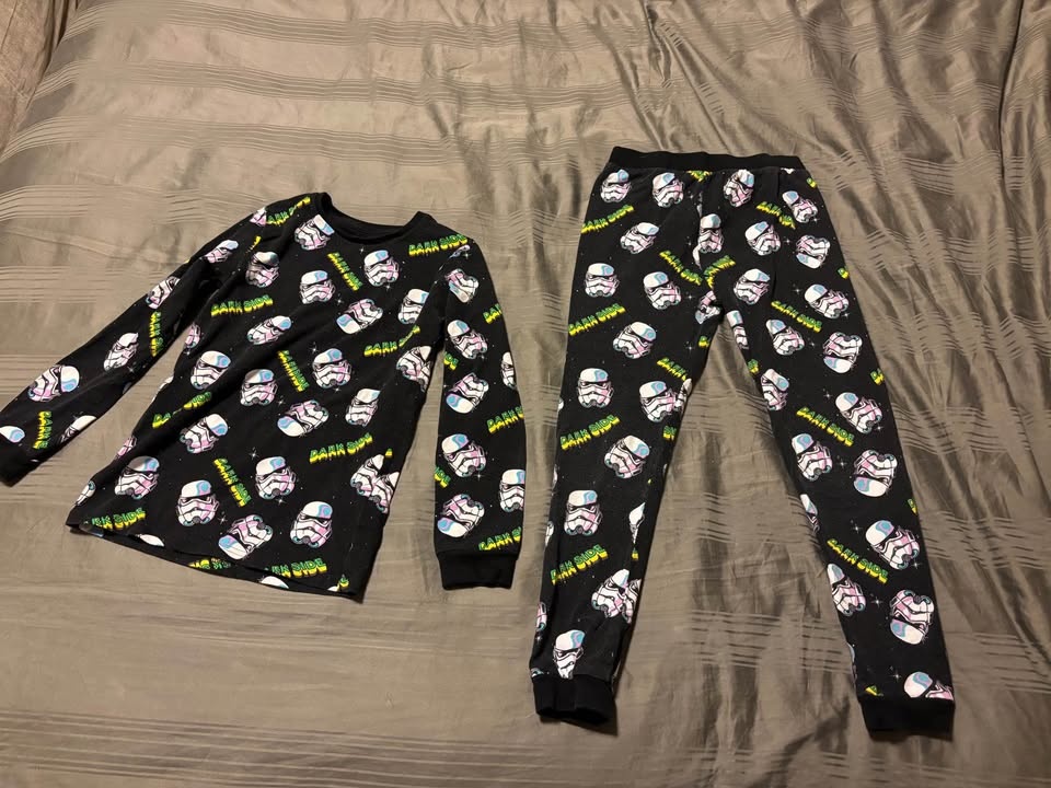 Marks & Spencer Star Wars Pyjama Set - Size 9/10 - photo 2