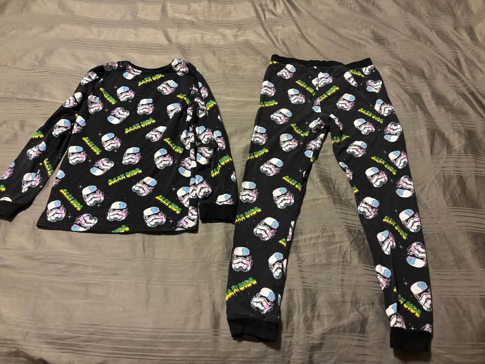 Marks & Spencer Star Wars Pyjama Set - Size 9/10 - photo 3